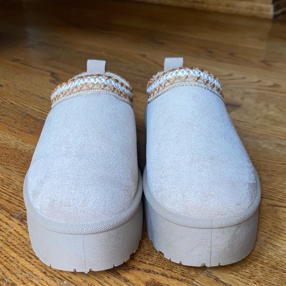 Mudd Beige Cozy Slip-Ons